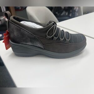 SoLite by Easy Street Sleek Slip On Oxford - GREY Fabric, US 6.5D